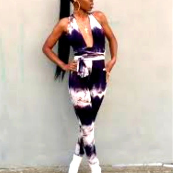 EUC FASHION NOVA LOW V-NECK OPEN BACK JUMPSUIT - Picture 1 of 6